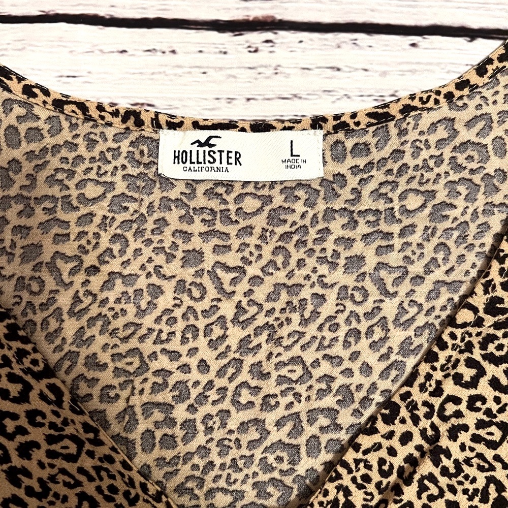 Hollister animal print blouse - Picture 4 of 4